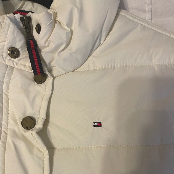 Tommy Hilfiger - Picture 2 of 3